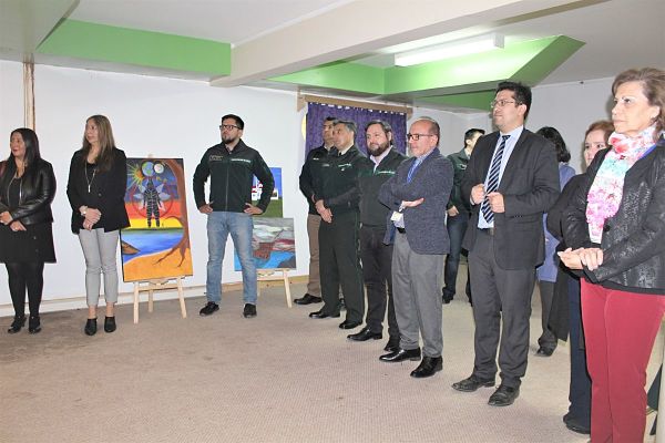 (MAGALLANES) INTERNOS EXPUSIERON CREACIONES ARTÍSTICAS CON APOYO DE FUNDACIÓN ESPERANZA Y GENDARMERÍA