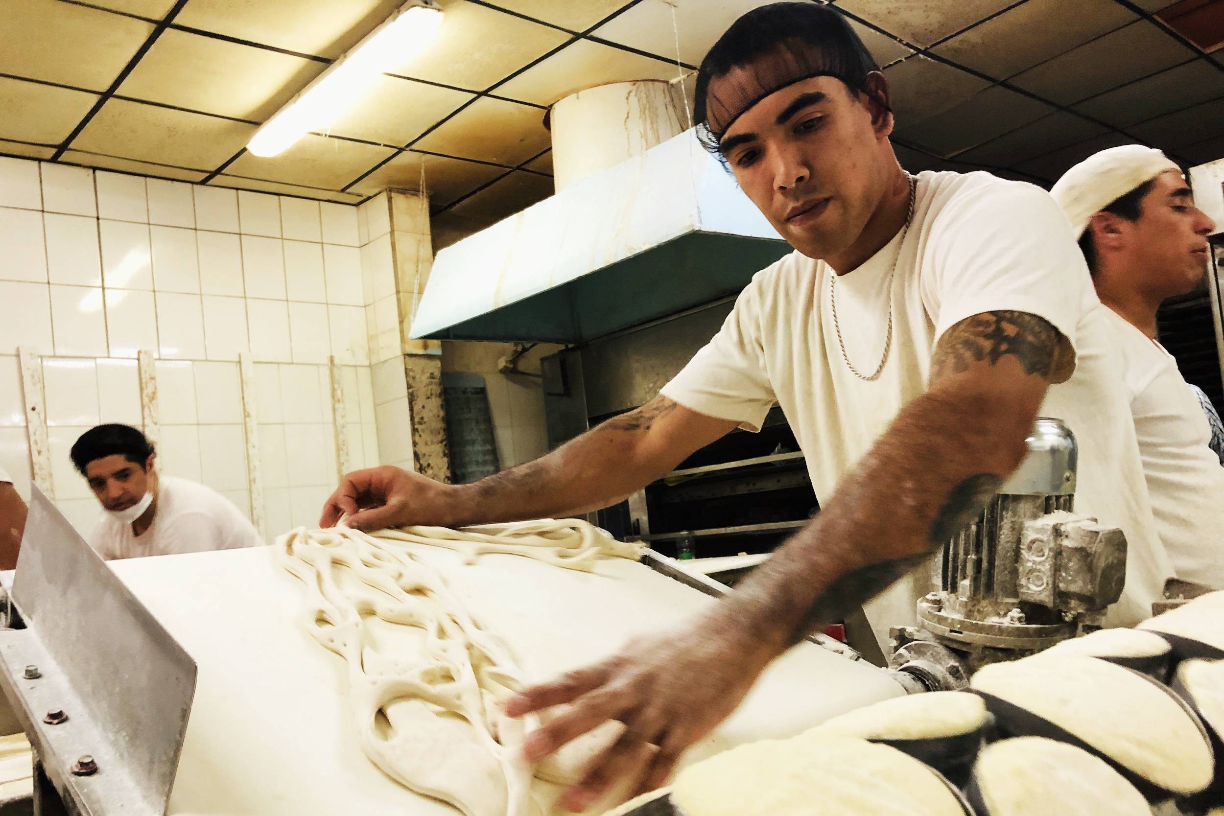 Internos trabajanen su reinserción como expertos panaderos